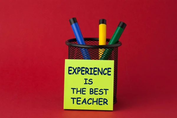 Experience Best Teacher Saying Written Note Концепция Бизнеса — стоковое фото