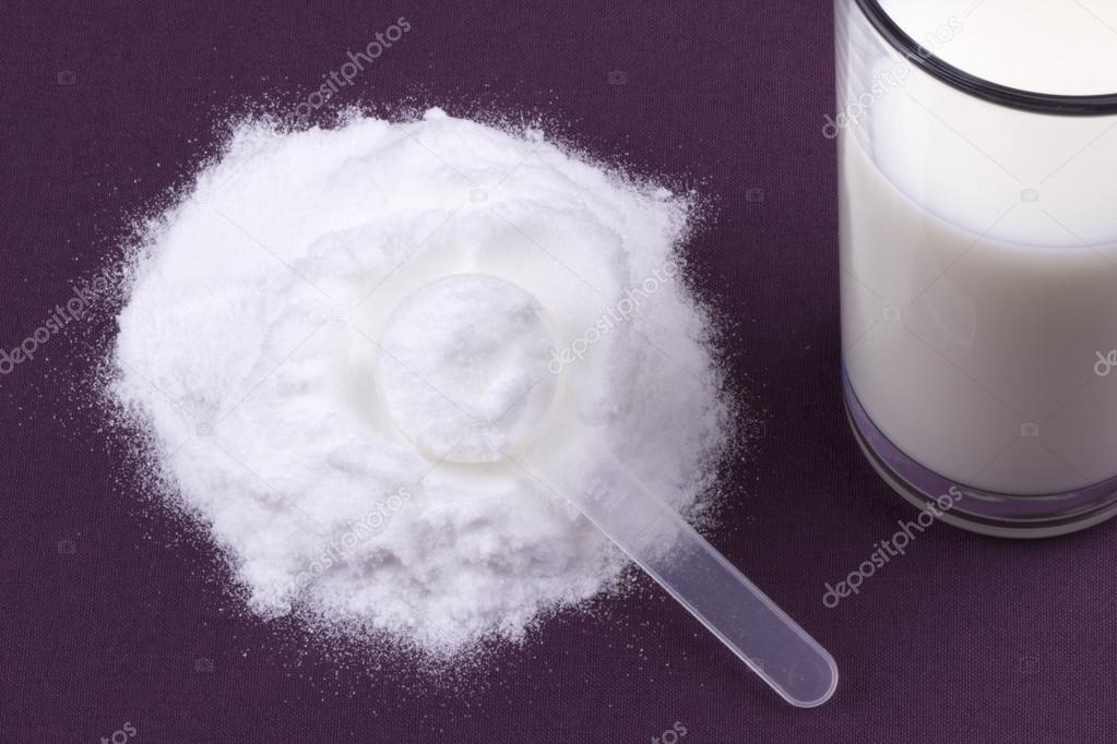 Glutamine and creatine monohydrate powder 