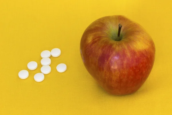 Apple and pills — Stock Photo, Image