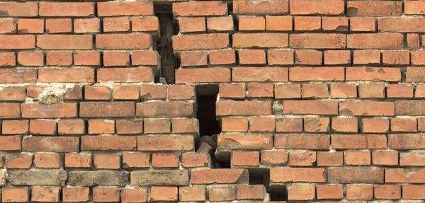 Mur de briques fissurées — Photo