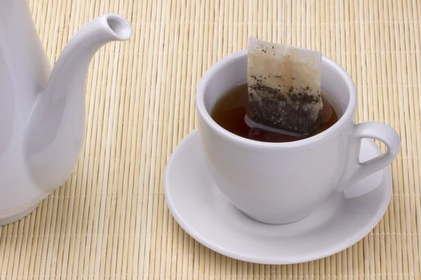 Šálek čaje a konvice — Stock fotografie