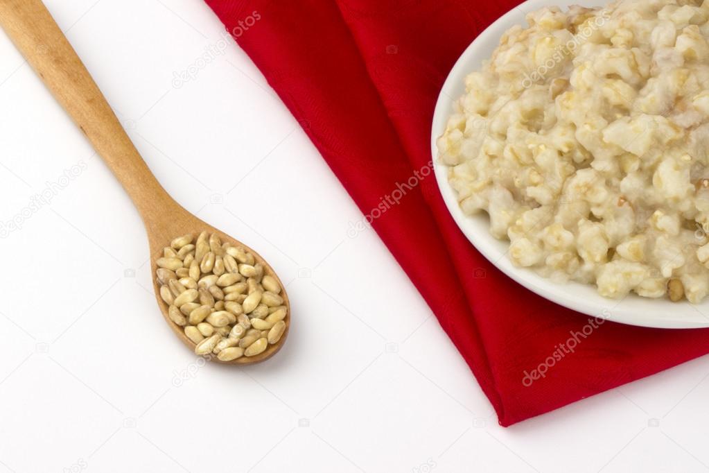 Raw wheat and wheat porridge