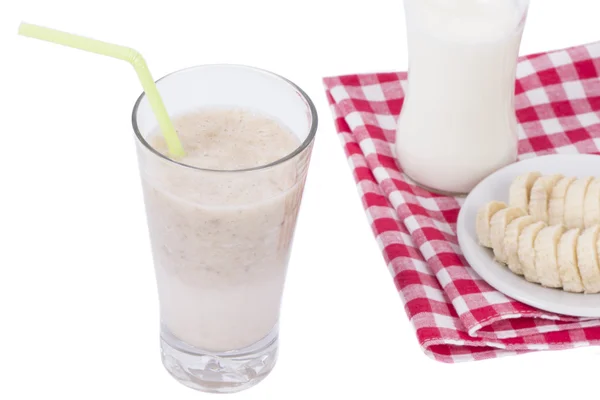 Bananen-Milchshake isoliert auf weiß — Stockfoto