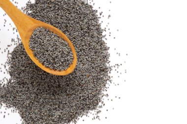 Haşhaş tohumu seçici odak ve beyaz adam üzerinde dağınık