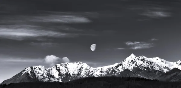 山和月亮 图库图片