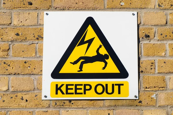 Ηλεκτροπληξία θάνατο προειδοποίηση κίτρινο σημάδι στον τοίχο — Φωτογραφία Αρχείου