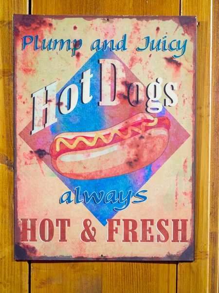 热狗的老式广告板 — 图库照片