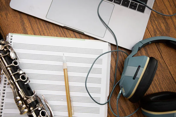 Clarinete Papel Equipe Laptop Configurados Para Classe Composição Musical — Fotografia de Stock
