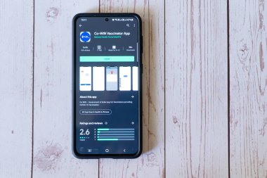 Covaxin kovishield inovasyonunu sürünün bağışıklığını geliştirmek için Coronavirus COVID19 salgını sırasında kullandıkları Covaxin Covishield inovasyonunu takip eden Hindistan Aşısı Takip Uygulaması ile cep telefonunun düzleşmesi