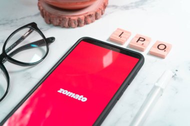 Hindistan Gıda Teknolojisi 'nin Zomato girişimi. En iyi restoranlardan yiyecek teslimatı. Genişleme yatırımları ve zenginlik inşası için yaklaşan halka arzını gösteriyor.