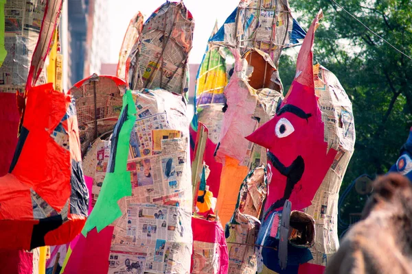 Half finished paper mache raavan effigies made of newspaper and color ready to be burnt on the hindu festival of dussera being sold on the roadside — Stock Photo, Image