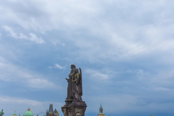 Charles Bridge and statues, Prague. — Stock Photo, Image