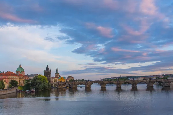 Vacker solnedgång i Prag. — Stockfoto