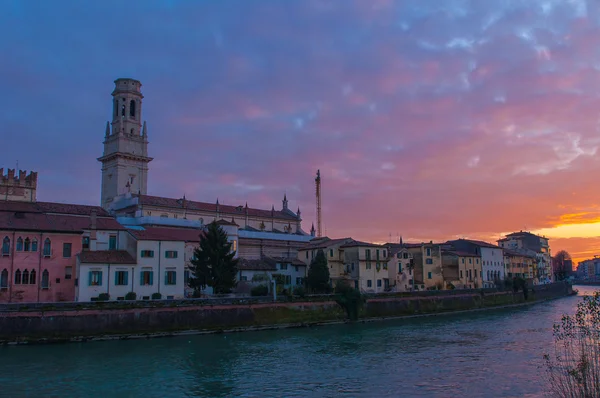Verona manzarası gün batımında.