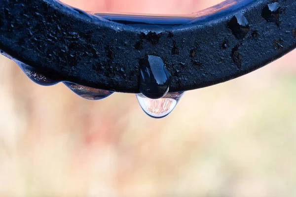 Gotas Transparentes Água Depois Derreter Geada Uma Cerca Ferro Forjado — Fotografia de Stock