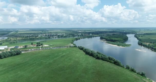 Ryazan Kenti Yakınlarındaki Oka Nehri Üzerindeki Tekne Istasyonu Yeşil Adanın — Stok video