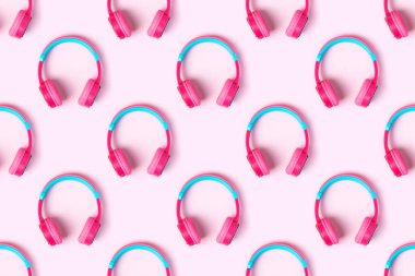 Pembe ve açık mavi kulaklıkların pürüzsüz deseni..