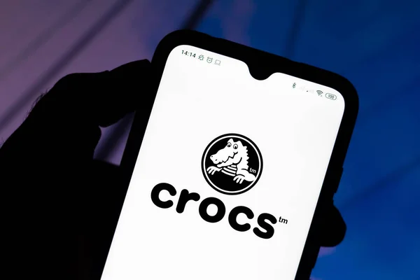 Oktober 2020 Brasilien Detta Foto Illustration Crocs Logotypen Visas Smartphone — Stockfoto