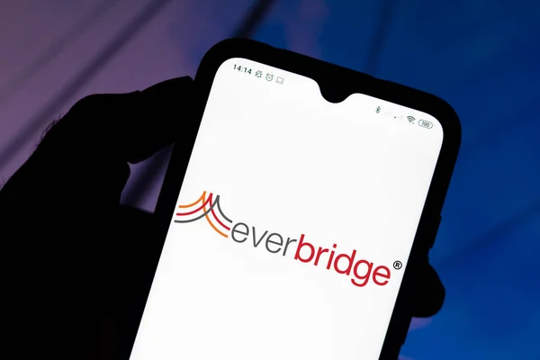 Ноября 2020 Года Бразилия Этой Фотографии Логотип Everbridge Показан Смартфоне — стоковое фото