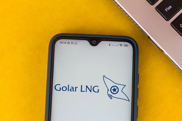 2020年11月4日 图为智能手机上显示的Golar Lng标志 — 图库照片