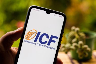 9 Kasım 2020, Brezilya. Bu resimde Uluslararası Koçluk Federasyonu (ICF) logosu akıllı telefondan gösteriliyor