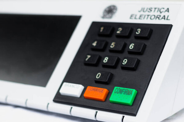 16 ноября 2020 года, Бразилия. На этой фотографии показана электронная урна для голосования, используемая при выборах мэра, советника, депутатов, сенаторов и президента Бразилии