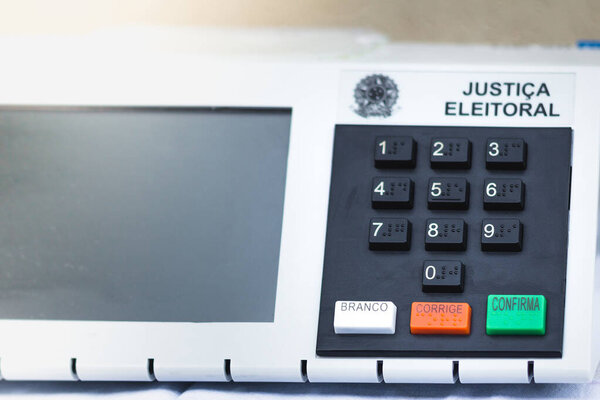 16 ноября 2020 года, Бразилия. На этой фотографии показана электронная урна для голосования, используемая при выборах мэра, советника, депутатов, сенаторов и президента Бразилии