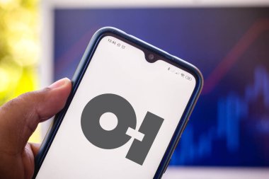 9 Aralık 2020, Brezilya. Bu resimde Owens-Illinois (O-I Glass) logosu akıllı telefondan gösteriliyor.