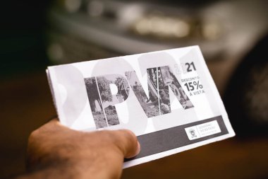 5 Ocak 2021, Brezilya. Bu resimde IPVA kitapçığı (Imposto ayık a Propriedade de Veiculos Automotores)