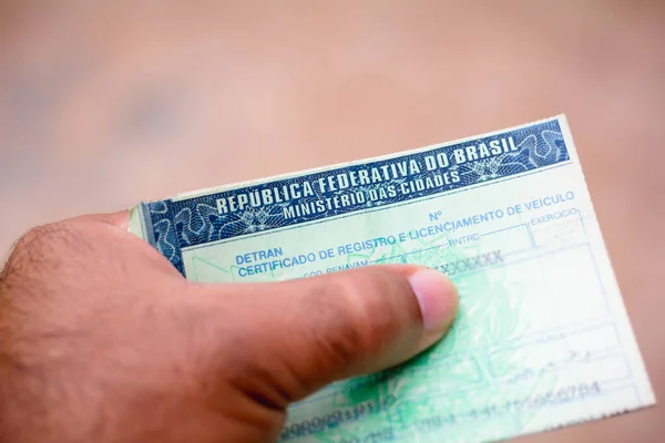 Janeiro 2021 Brasil Homem Titular Certificado Matrícula Licenciamento Veículos Crlv — Fotografia de Stock