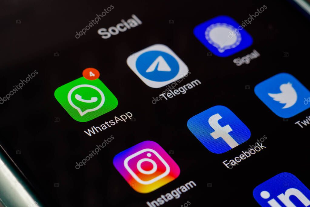 January 25, 2021, Brazil. In this photo illustration the Whatsapp, Telegram, Signal, Instagram, Facebook, Twitter, Tik Tok, LinkedIn and Slack app icons seen displayed on a smartphone screen one