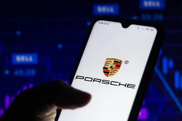 Dubna 2021 Brazílie Této Fotografii Logo Porsche Zobrazeno Displeji Chytrého — Stock fotografie