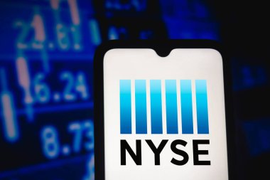 18 Nisan 2021, Brezilya. Bu resimde New York Borsası (NYSE) logosu akıllı telefon ekranında gösteriliyor