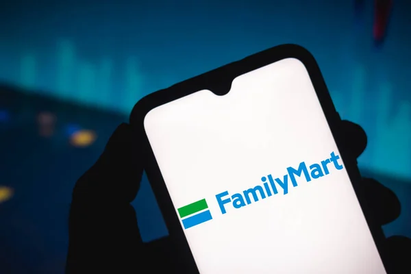 Dubna 2021 Brazílie Této Fotografii Logo Familymart Zobrazeno Obrazovce Smartphonu — Stock fotografie