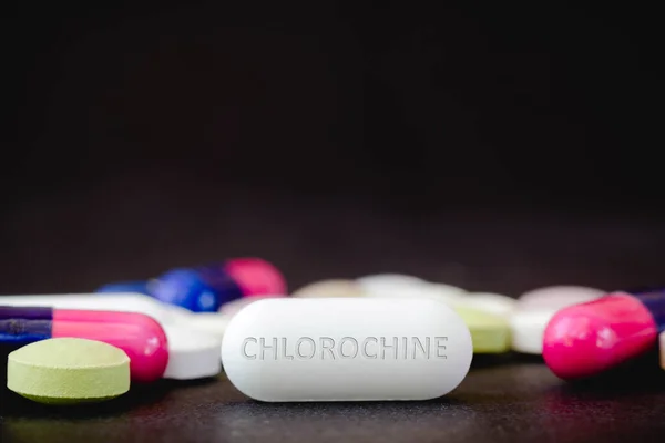 Nesta Foto Ilustração Medicina Pílulas Texto Chlorochine Uma Pílula — Fotografia de Stock