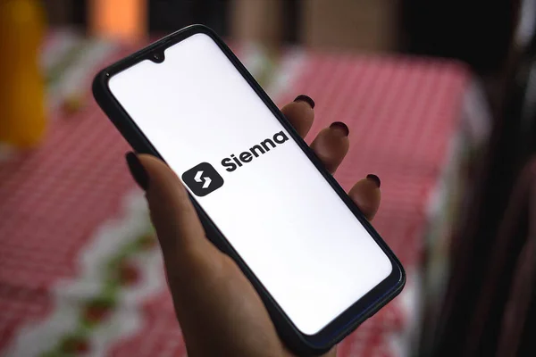 Mayıs 2021 Brezilya Resimde Sienna Network Logosu Akıllı Telefon Ekranında — Stok fotoğraf