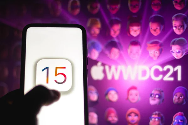 Haziran 2021 Brezilya Resimde Ios Logosu Arka Planda Dünya Çapında — Stok fotoğraf