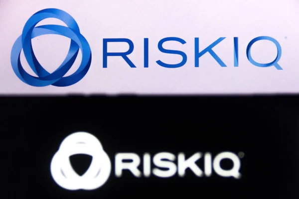 브라질 2021 Riskiq 로고는 스마트폰 화면에서 수있습니다 — 스톡 사진