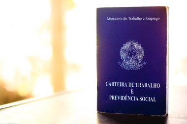 28 Temmuz 2021, Brezilya. Bu resimde Çalışma ve Sosyal Güvenlik Kartı var. Bu belge, işçilerin mesleki yaşamlarını kaydediyor ve haklarına erişim garantisi veriyor.