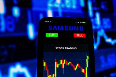 2 Ağustos 2021, Brezilya. Bu resimde Samsung Elektronik 'in borsa grafiği akıllı telefon ekranında görülüyor.
