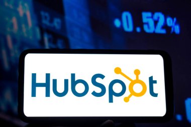 5 Ağustos 2021, Brezilya. Bu resimde HubSpot logosu akıllı bir telefondan gösteriliyor.