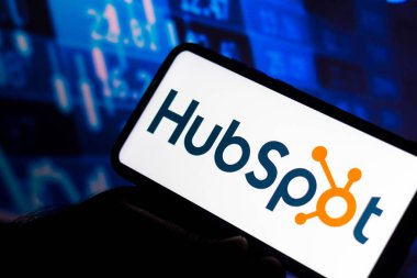 5 Ağustos 2021, Brezilya. Bu resimde HubSpot logosu akıllı bir telefondan gösteriliyor.