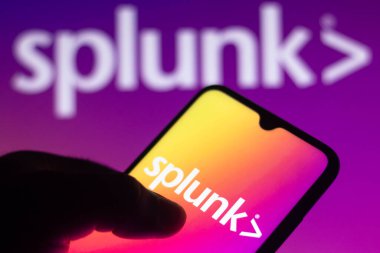 9 Ağustos 2021, Brezilya. Bu fotoğrafta Splunk logosu akıllı telefondan gösteriliyor.