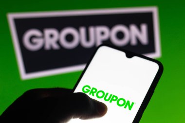 10 Ağustos 2021, Brezilya. Groupon logosu bu resimde akıllı telefondan gösteriliyor.