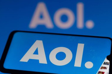 10 Ağustos 2021, Brezilya. Bu resimde AOL logosu bir akıllı telefonda gösteriliyor