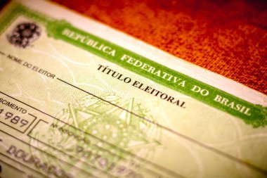 12 Ağustos 2021, Brezilya. Bu resimde seçmen belgesi (Ttulo Eleitoral). Bu belge, kişinin Brezilya seçimlerinde oy kullanabileceğini kanıtlıyor. Fotoğraf seçim kartı (seçmen kimliği).