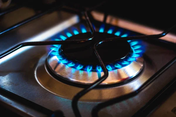 2021年8月23日 ブラジル この写真では 液化石油ガス Glp を調理することによって生成される青い火 ブラジルでは 消費者はシリンダー価格の上昇を感じています — ストック写真
