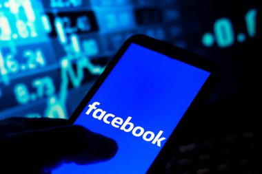1 Eylül 2021, Brezilya. Bu resimde Facebook logosu bir akıllı telefonda gösteriliyor.