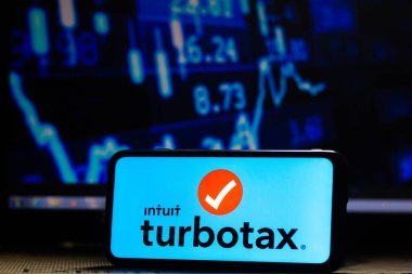6 Eylül 2021, Brezilya. Bu resimde TurboVergi (Intuit) logosu akıllı telefondan gösteriliyor