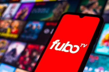 6 Eylül 2021, Brezilya. Bu resimde FuboTV logosu akıllı telefondan gösteriliyor.